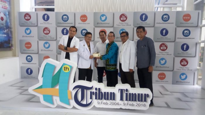 VIDEO: Manajemen RS Wisata UIT Selamati Tribun Timur