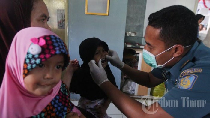 Kerjasama RSGM TNI AL, Yayasan Anak Bangsa Berakhlak Mulia Periksa Gigi Anak Rusunawa Mariso - rsgm-tni-al_20170820_232523.jpg