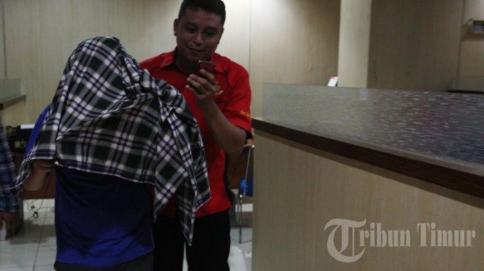 Oknum Guru Cabul di Hertasning Resmi Ditahan Polisi - sab5_20170125_001308.jpg