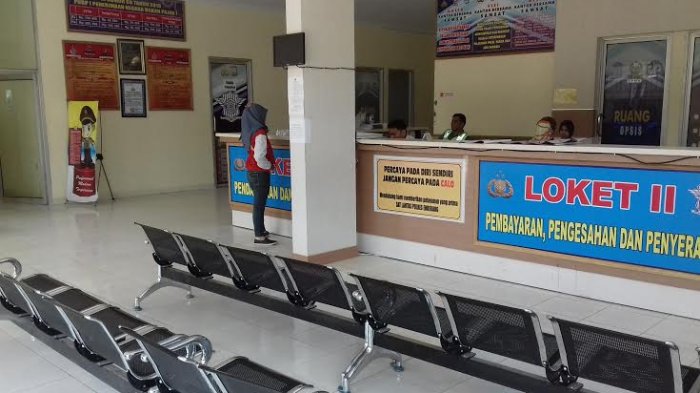 Buka di Hari Libur Pilkada, Samsat Enrekang Sepi