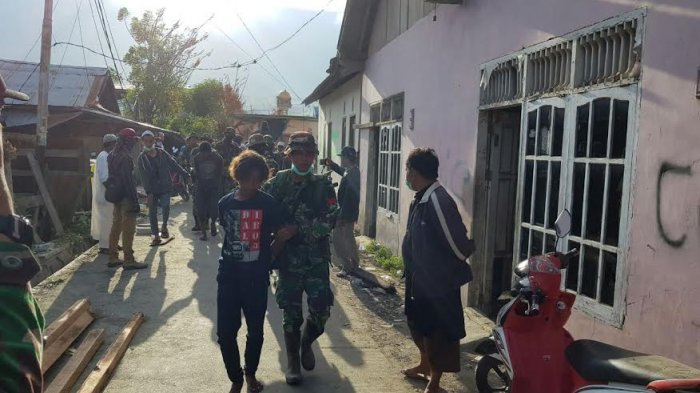 Satgas PRC PB Divif 3 Kostrad Amankan Tiga Pelaku Pencurian di Balaroa Palu