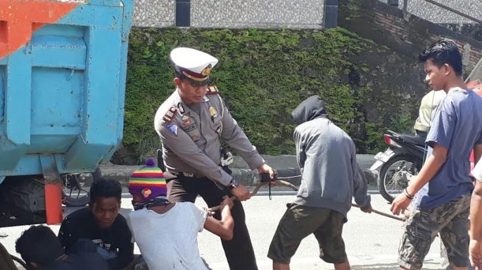 Intip Aksi Heroik Kasat Lantas Polres Mamuju di Jalanan