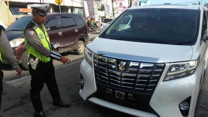 Mobil Alphard 1 M Terjaring Razia Plat 'Nakal' di Gowa