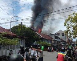 Rumah Kosong di Jl Kartini Palopo Dilalap Jago Merah, Warga Panik