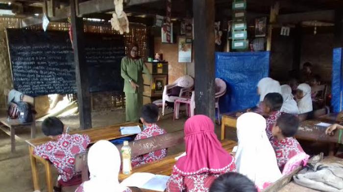 Lihat, Nasib Murid SD di Jeneponto, Sekolah di Kolong Rumah - sd-jepot_20160210_131948.jpg