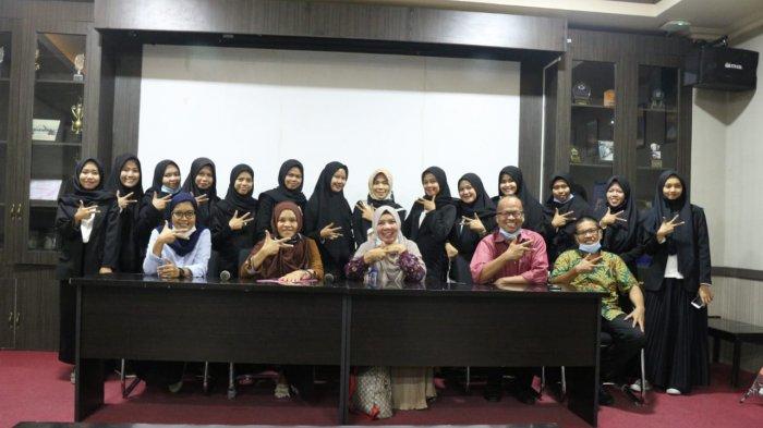 Ujian hingga Malam, 24 Mahasiswa Ilmu Komunikasi Unismuh Raih Gelar Sarjana