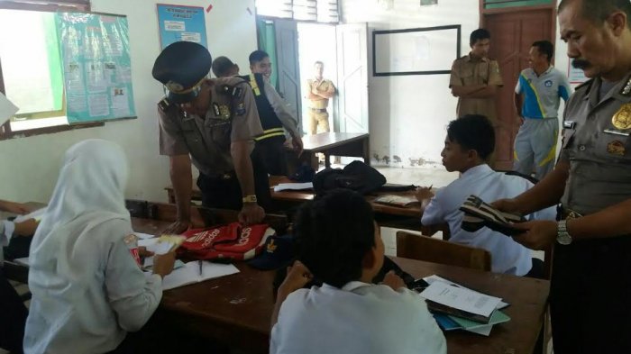 Cegah Peredaran PCC, Polsek Lau Maros Sidak Siswa di Sekolah