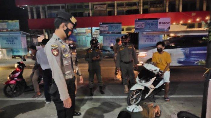 Tak Pakai Masker, Pengendara di Majene Disanksi Push up dan Pungut Sampah