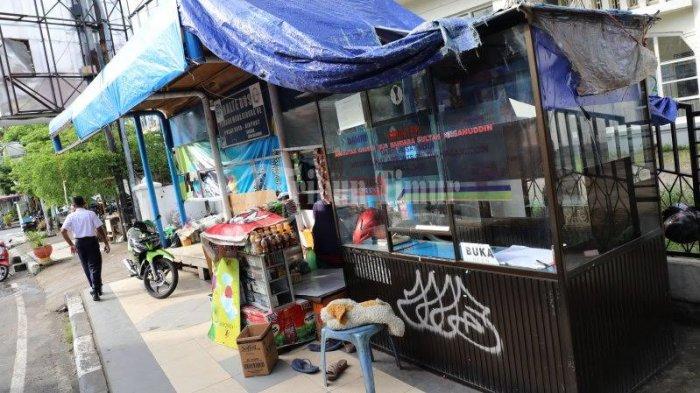 FOTO: Halte Dekat Balaikota Makassar Jadi Tempat Jualan PKL - seperti-ini-kondisi-halte-bus-pemadu-moda-riburane-yang.jpg