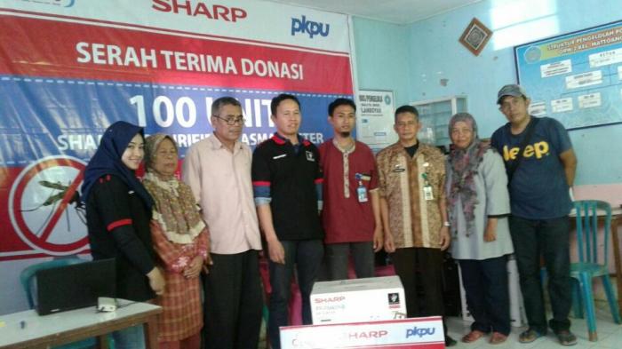 Sharp-PKPU Bagi 100 Unit Pembasmi Nyamuk di Kelurahan Mattoanging