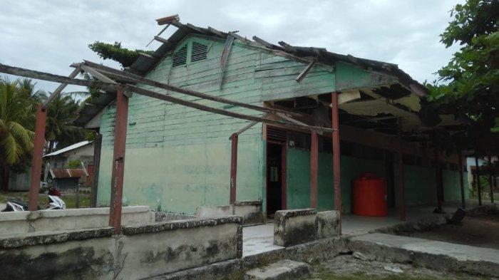 Mana Perhatian Bupati Pangkep Yusran Lalogau? Dinding, Atap SMP 1 Satap Liukang Kalmas Rusak Parah - smpn-1-satap-liukang-kalmas-1.jpg