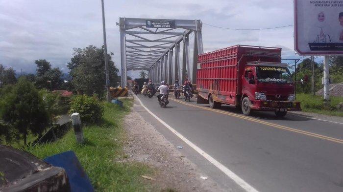 Sudah 3 Bulan Spanduk Provinsi Tana Luwu Terpasang di Luwu Utara