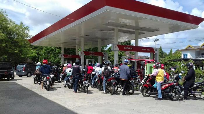 Beginilah SPBU Soppeng, Pagi Tutup, Siang Baru Buka