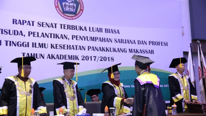 FOTO: Stikes Panakkukang Kukuhkan 128 Alumni