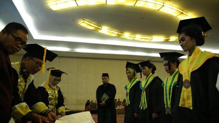 Peringati Dies Natalies ke 14, Stikes Panakkukang Makassar Wisuda 243 Mahasiswa