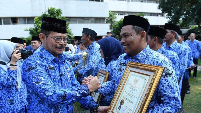 Menteri Pertanian Syahrul Yasin Limpo Serahkan Penghargaan Abdibaktitani
