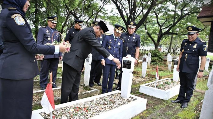 FOTO: Peringati Hari Bhakti, Kanwil Kemenkumham Sulsel Gelar Tabur Bunga - tab1s_20180124_173432.jpg
