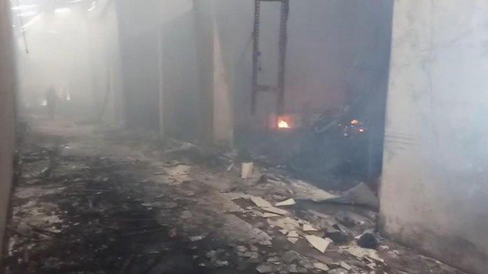 Titik Api Kecil di Pasar Karisa Jeneponto Masih Terlihat