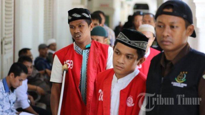 Parang Firman Benar-benar Tajam, Sekali Tebas, Lengan Imran Terputus