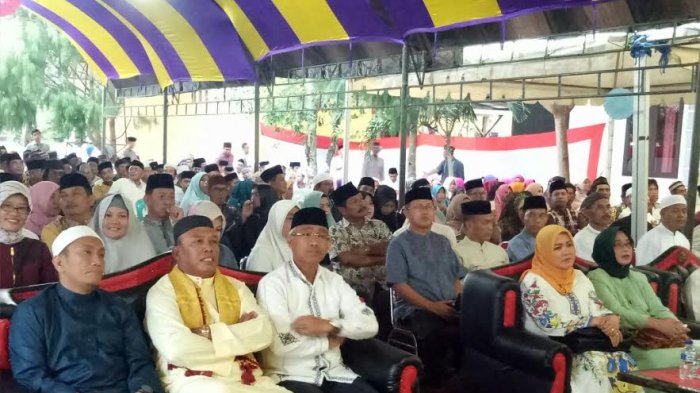Safari Ramadan di Burau, Bupati Luwu Timur Beri Bantuan Alat Pertanian