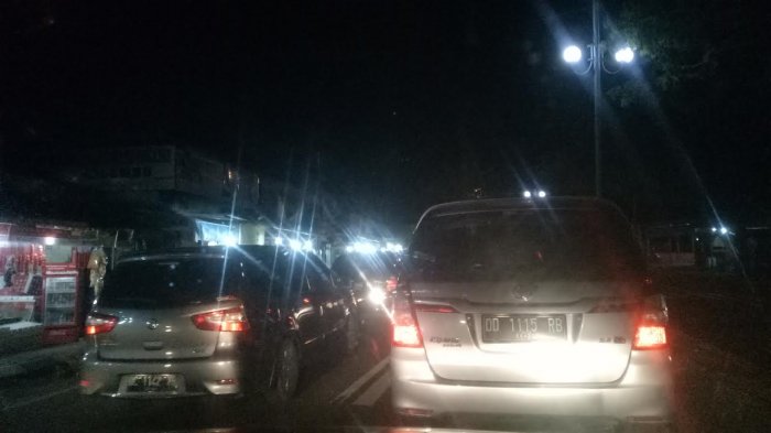 Truk Mogok Bikin Macet Sepanjang 1 Km di Maros