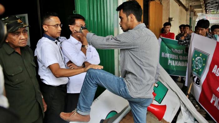 FOTO: Demo Kader PKB Sulsel