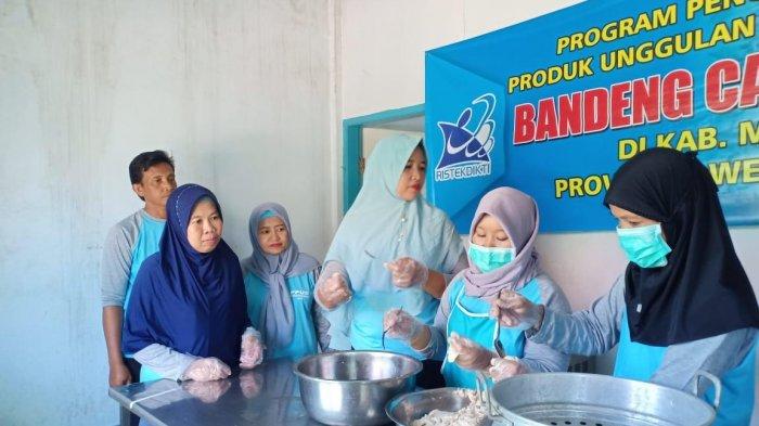 Dosen Unibos Penyuluhan Pengelolaan Bakso Ikan Bandeng di Maros