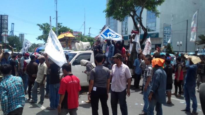Demo, Asosiasi Pemilik dan Sopir Petepete Tolak Keras Petepete Smart