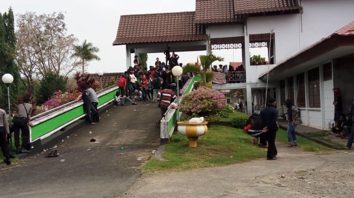 Nelayan Galesong Tidur di DPRD Takalar Hingga Tuntutan Ini Terpenuhi