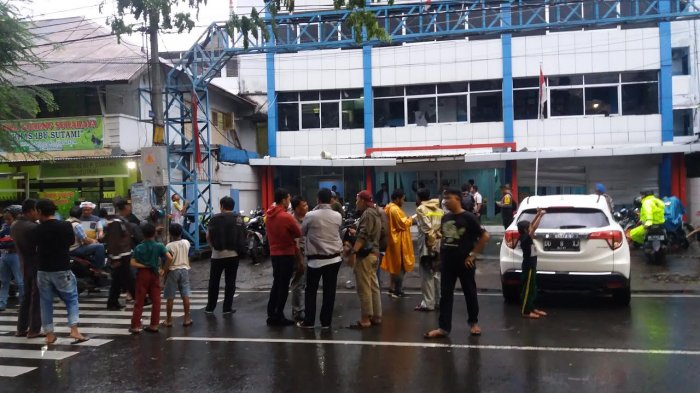 Rusak Jendela Kampus, 77 Mahasiswa Unsat Dibawa ke Polisi