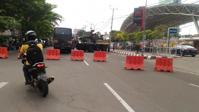 BREAKING NEWS: Jl Ahmad Yani Ditutup Sementara