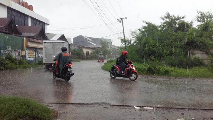 Hujan Deras, Jalan di Minasa Upa Tergenang Air
