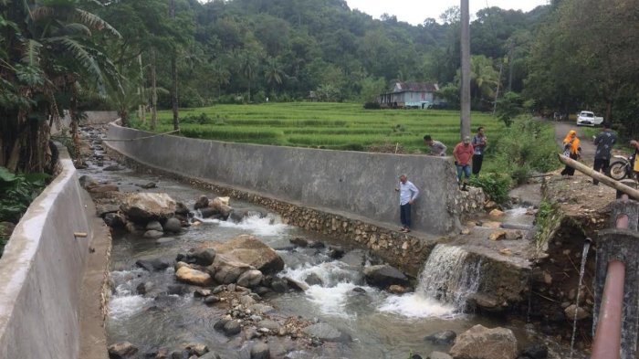 Syahban Sammana Pantau Lokasi Jembatan Ambruk di Balocci Pangkep
