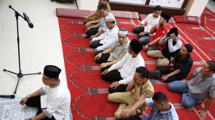 Sehari Jelang Masa Jabatan Berakhir, Ini yang Dilakukan Deng Ical