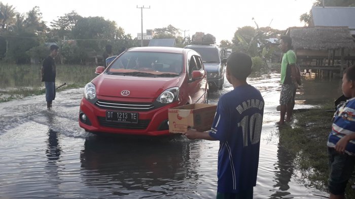 Luapan Sungai Walanae Makin Tinggi, Jalan Poros Bone-Wajo Tergenang Sepanjang 1 Kilometer