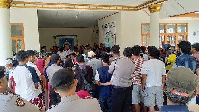 Kantor Desa Sapanang Jeneponto Digeruduk Warga, Ini Masalahnya
