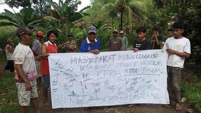 Truk Tambang Lalu Lalang, Jalan Menuju Obyek Wisata Wae Pellae Sinjai Rusak