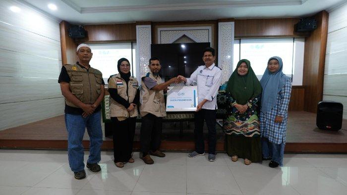 YBM PLN Salurkan Beasiswa Pendidikan Bagi Mahasiswa Kurang Mampu di Unismuh Makassar