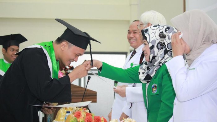 Gozal ayolning yuzini kozdan kechirayotgani haqidagi porno video