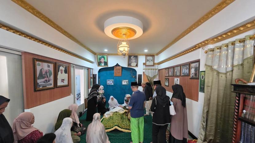 Rahman Assegaf Puang Tika Dimakamkan di Samping Ayahnya Puang Ramma