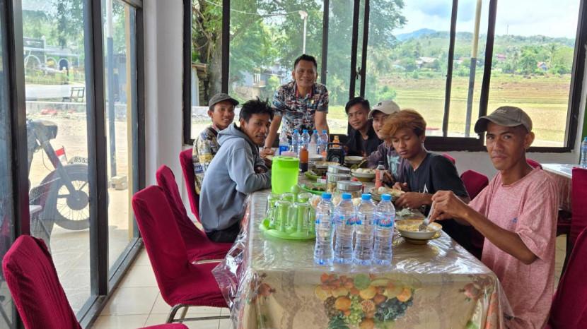 Cerita Pilu Pekerja Bone, Nekat Jalan Kaki 175 Km ke Makassar Karena Tak Digaji