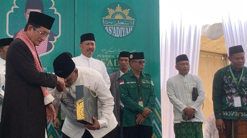 Wakil Bupati Wajo Baso Beberkan Makna Cium Tangan Menag Nasaruddin Umar