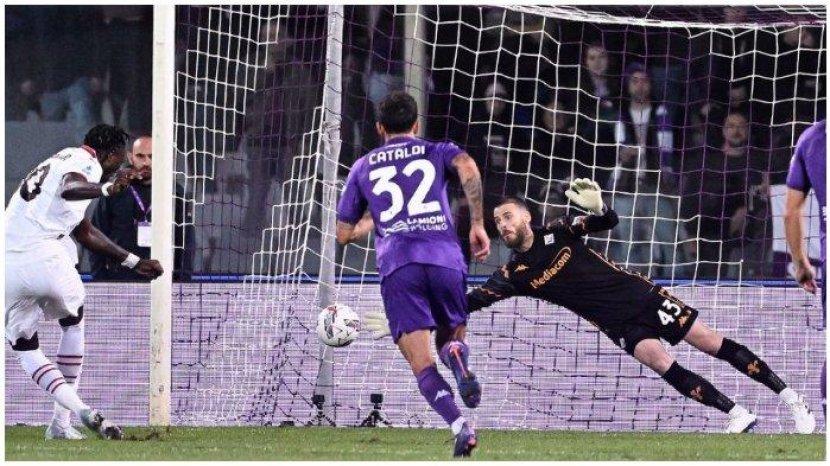 David-de-Gea-menggagalkan-penalti-pemain-AC-Milan.jpg