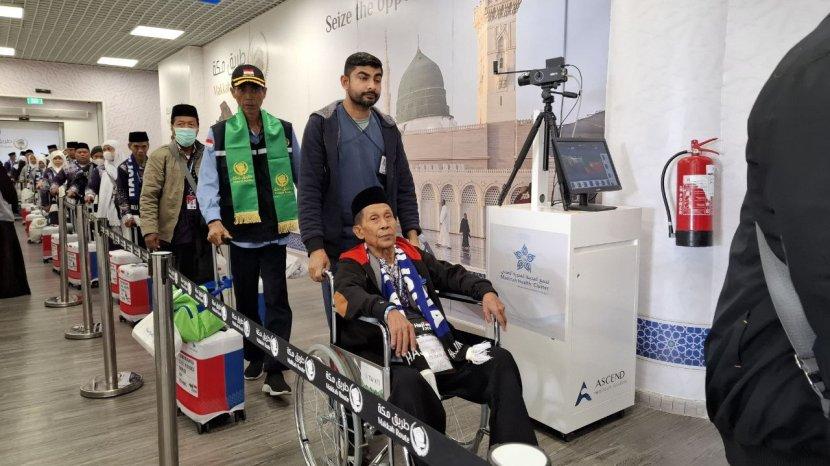 Layanan Fast Track untuk Kloter Pertama Jamaah Haji Indonesia dari Pondok Gede Tiba di Madinah