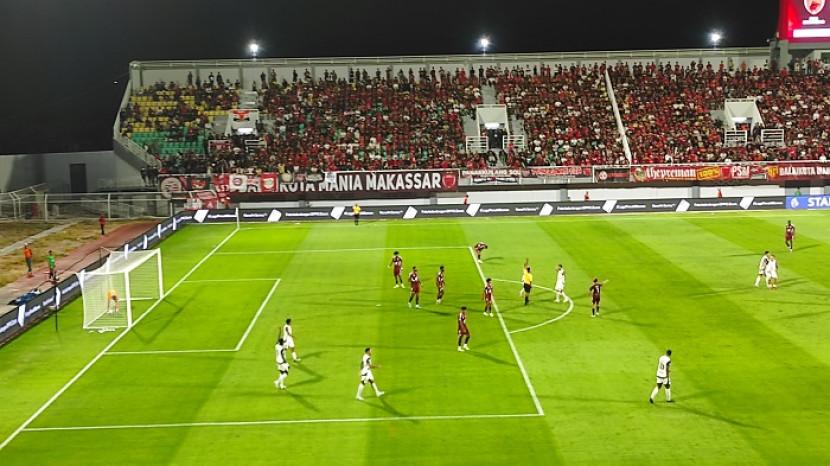 PSM Makassar Vs Persija Jakarta : Ribuan Suporter Padati Stadion BJ Habibie - Tribun-timur.com