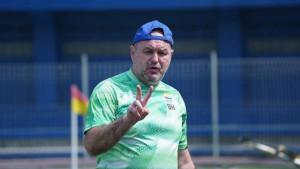 2025-11-12-Bojan-Hodak-saat-memimpin-latihan-Persib-Bandung.jpg