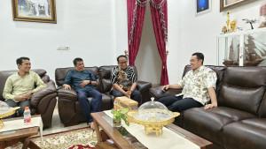2025-11-15-Yusran-Lalogau-34-menerima-Kepala-Kemenag-Pangkep-Dr-HM-Ramli-Rasyid.jpg