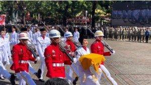 20250704-Potret-Indhira-Nur-Anastazya-Pembawa-baki-Upacara-HUT-RI-ke-79.jpg