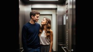 20250916-Prompt-Gemini-AI-Pasangan-di-Lift.jpg