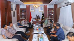 20250919-Anggota-Bawaslu-Sulsel-saat-silaturahmi-dengan-Kapolda-Sulsel.jpg